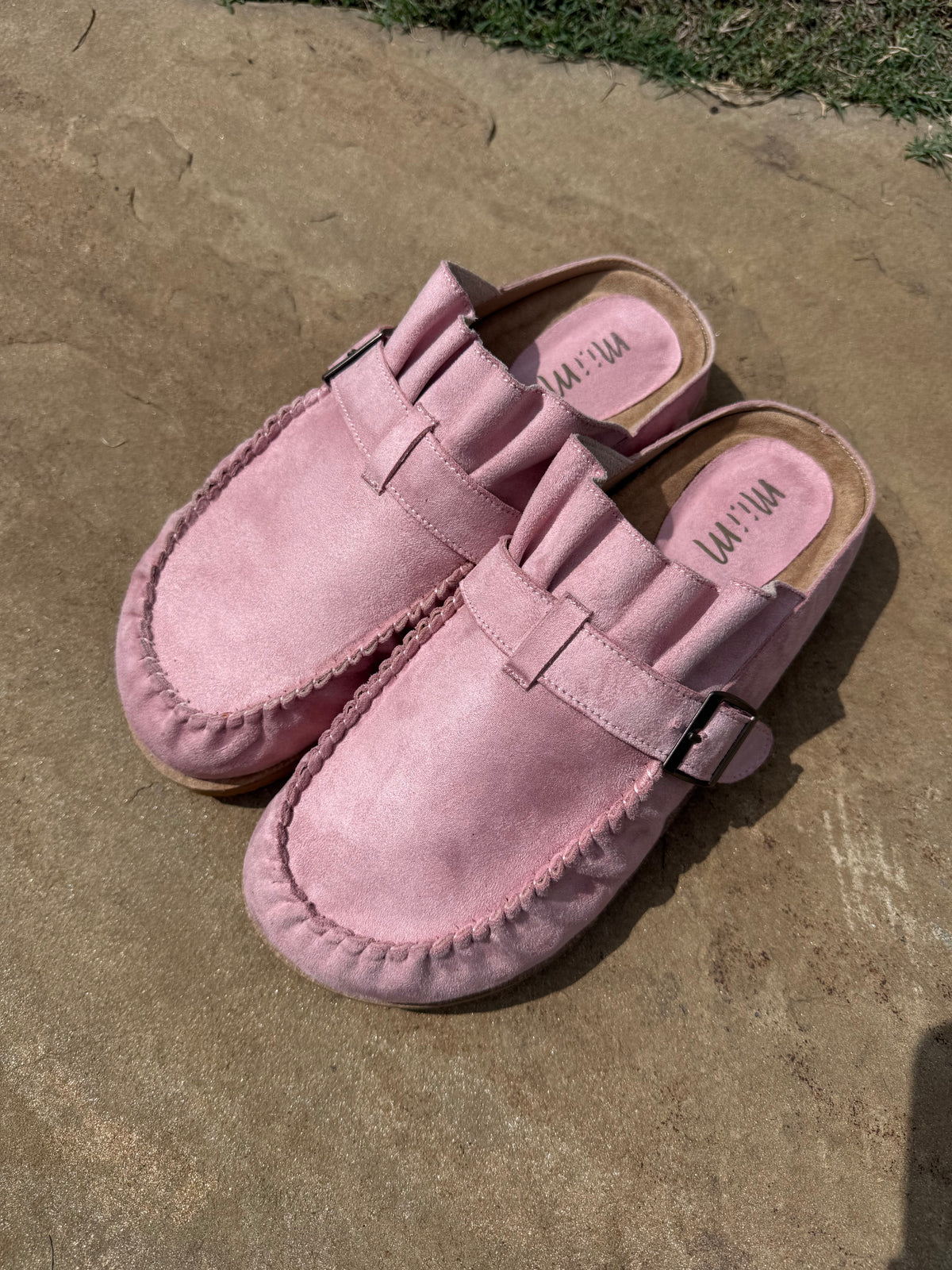 Blush Clogs