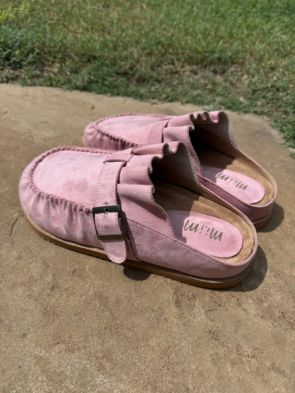 Blush Clogs